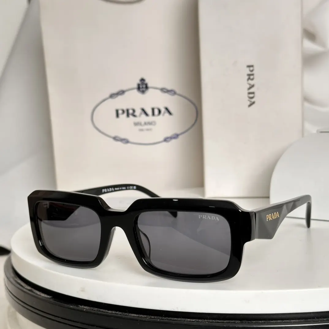 Prada PRA27S 太阳镜