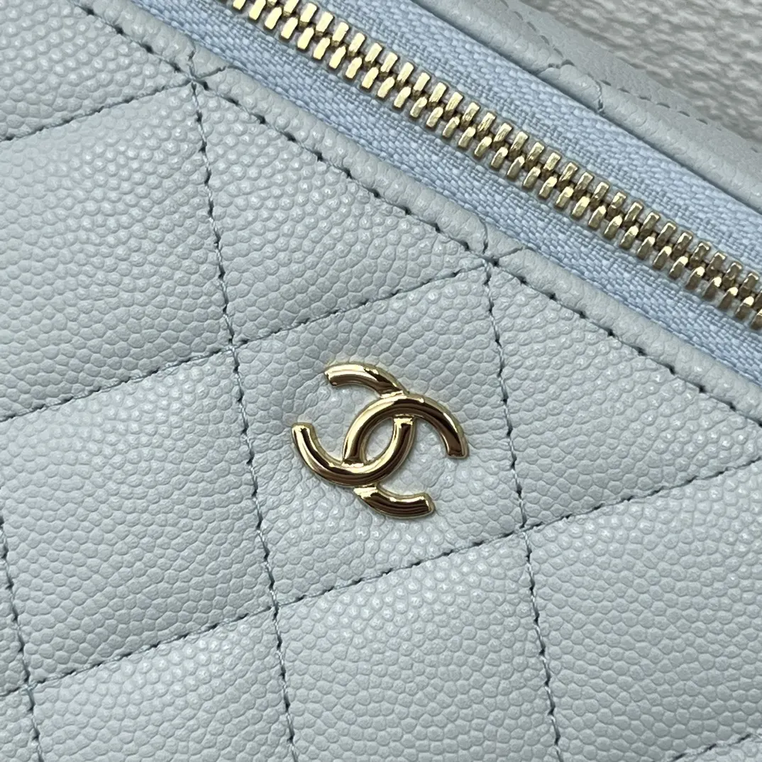 Chanel 浅蓝色牛皮翻盖链条包 金链