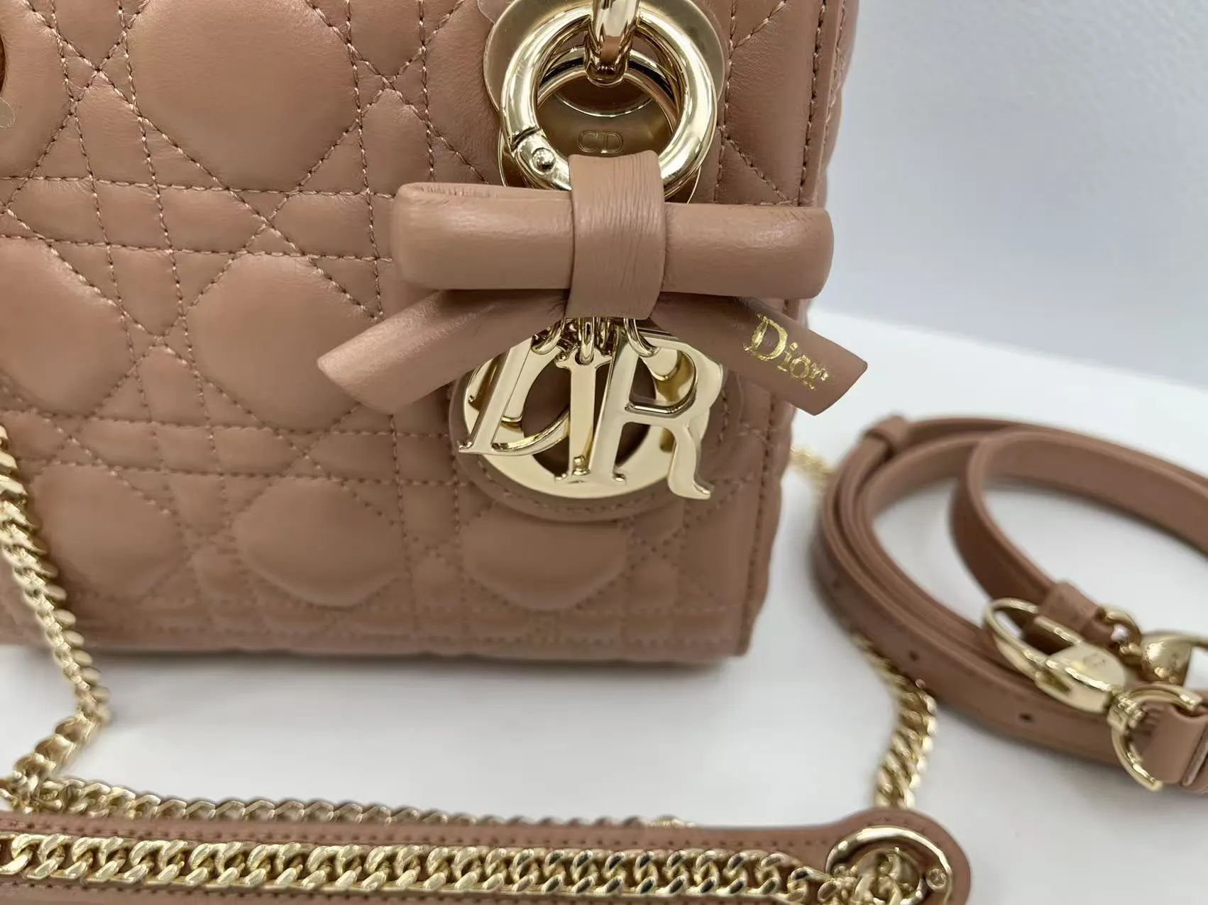 Dior Lady Dior 斜挎包