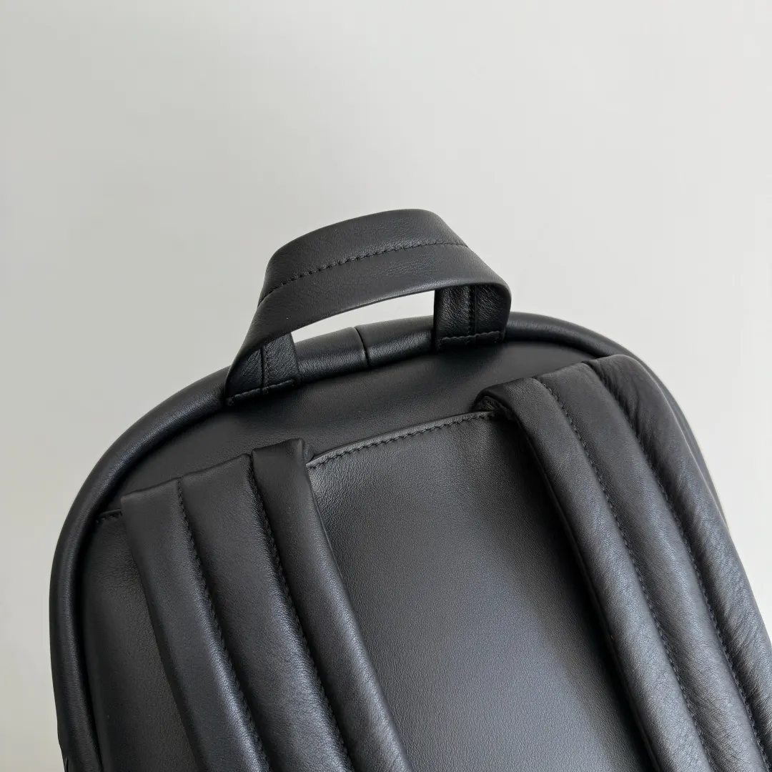 Bottega Veneta 小牛皮 双肩包 实用双肩款