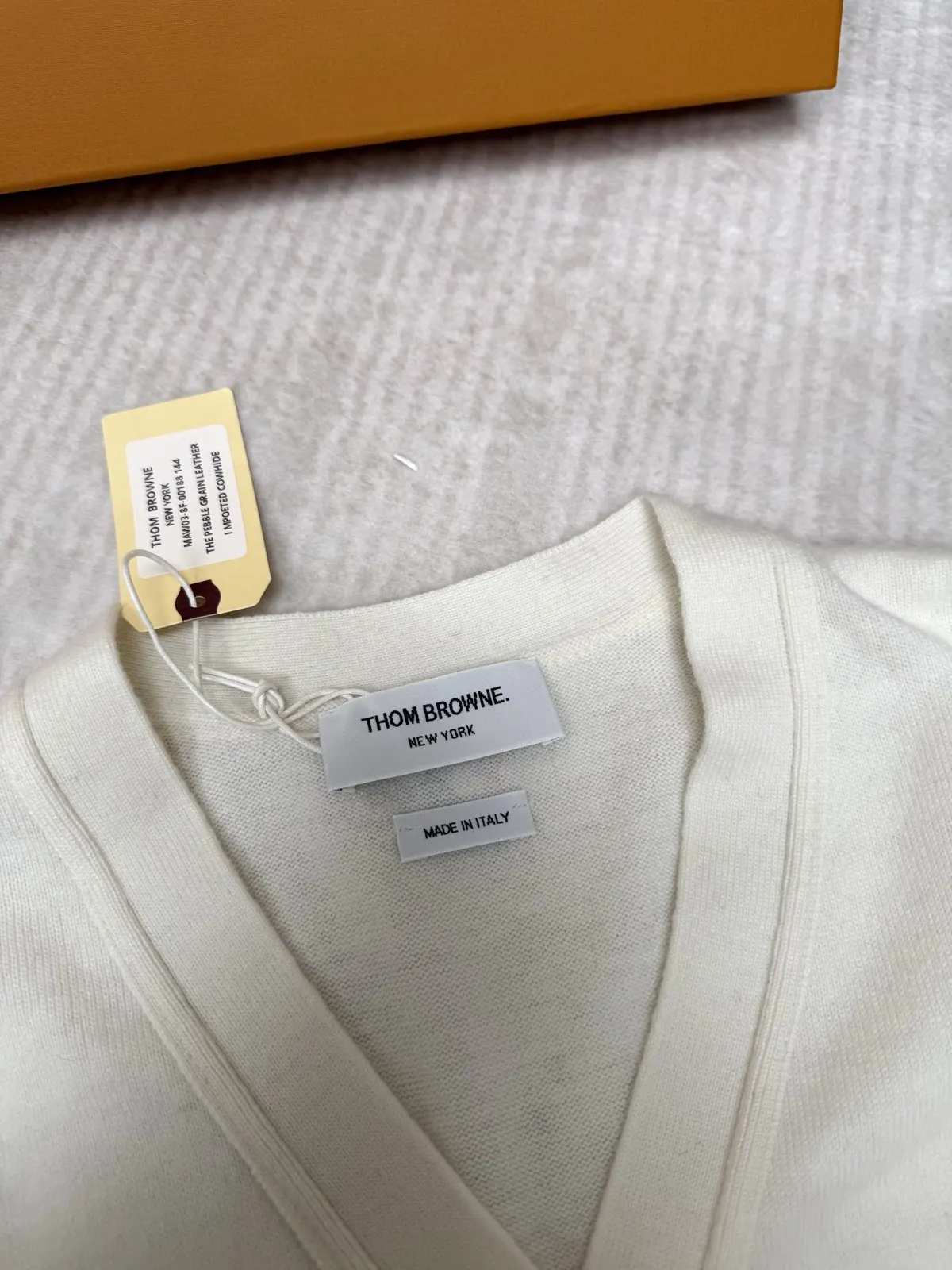 Thom Browne 26SS 白色 羊毛 外套 通勤休閒款(數字5) Thom Browne 26SS 白色 羊毛 外套 通勤休閒款(數字5)