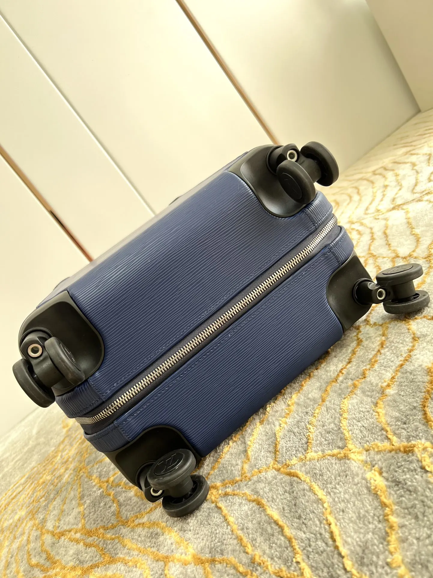 LV 藍色 帆布 详细特征 × 长×宽×高 人工测量 行李箱 旅行拉杆款 輕便出行款