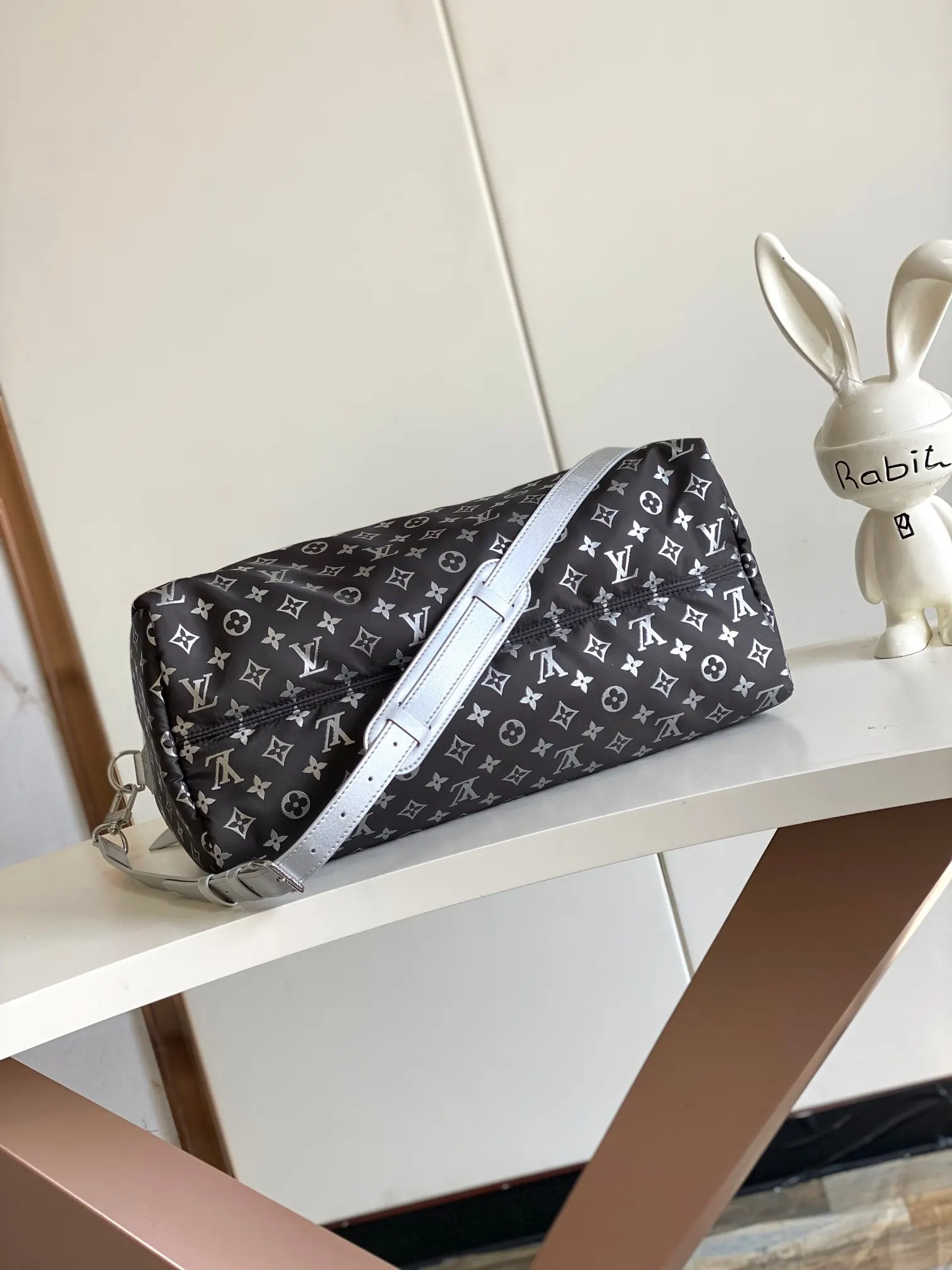 Louis Vuitton 银色 Monogram 单肩包