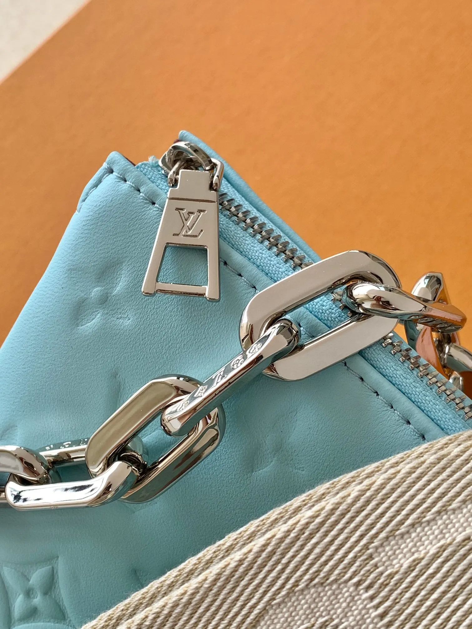 LV chain bag, shoulder crossbody model Image 5 LV chain bag, shoulder crossbody model Image 5