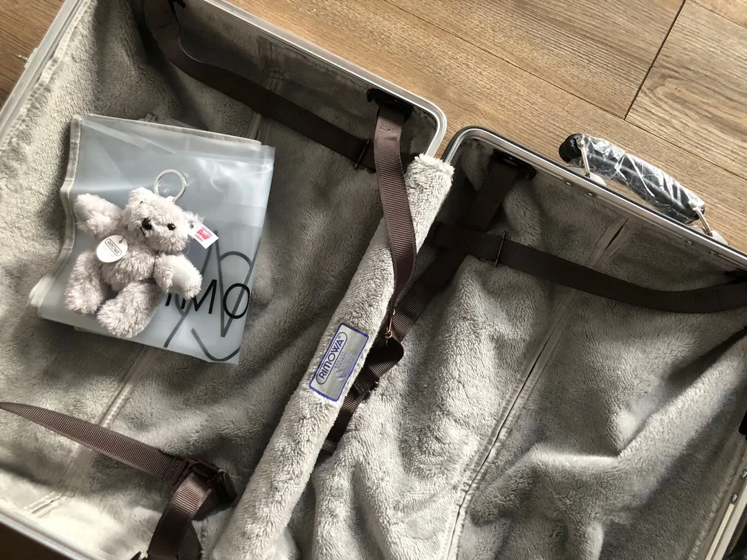 Rimowa Black Silver Suitcase Travel Lightweight Image 9 Rimowa Black Silver Suitcase Travel Lightweight Image 9