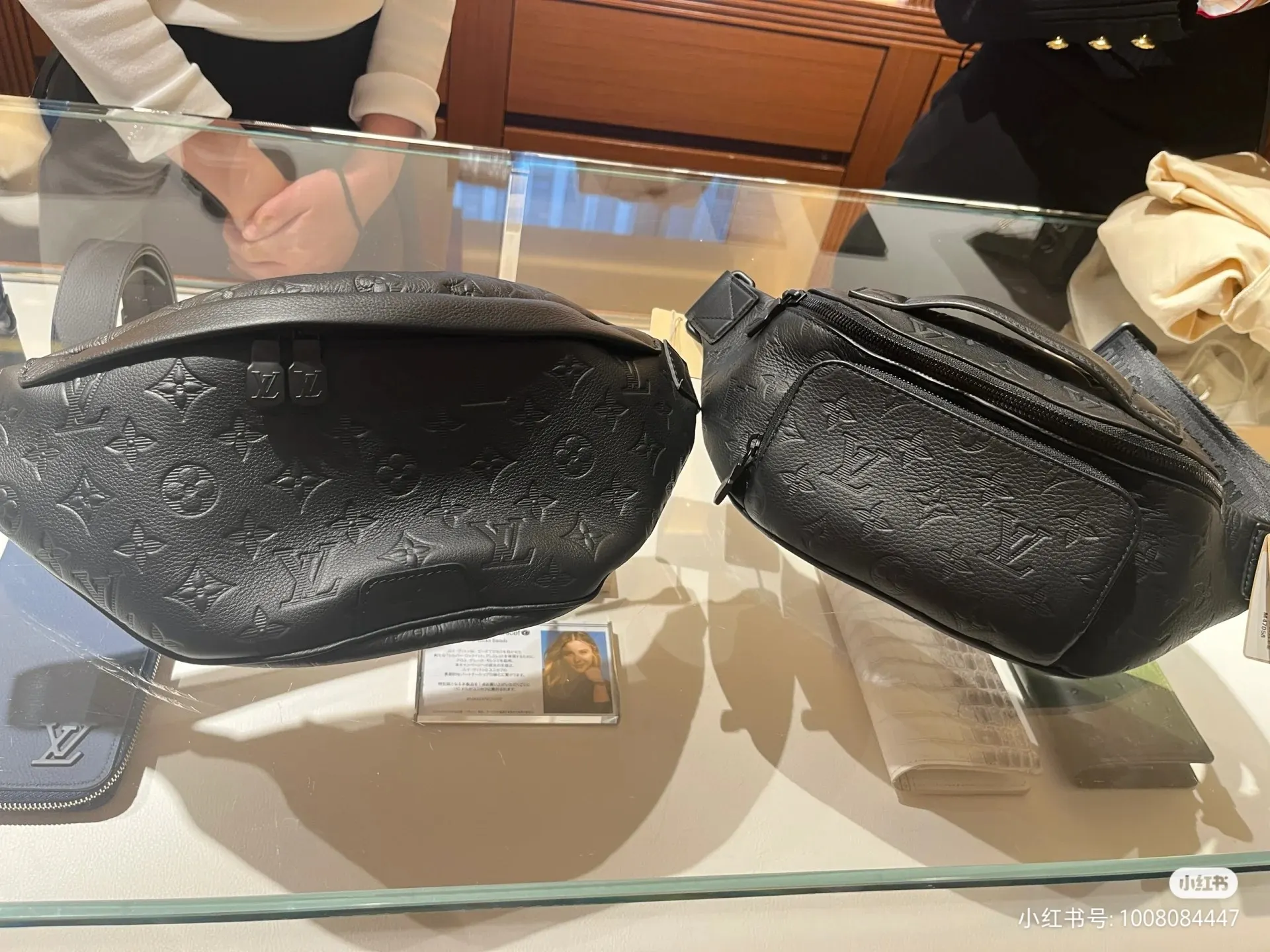 黑色 牛皮 贴身构型方便取放主隔层物品 可调节背带实现系腰 肩背 腰包 休閒腰包款(數字9) 黑色 牛皮 贴身构型方便取放主隔层物品 可调节背带实现系腰 肩背 腰包 休閒腰包款(數字9)