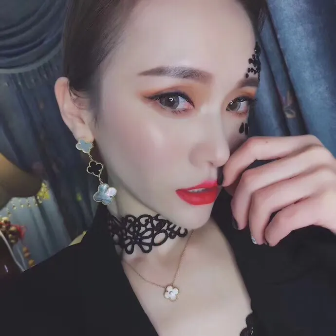 Van Cleef 四叶草 贝壳 項鍊 精致锁骨链款