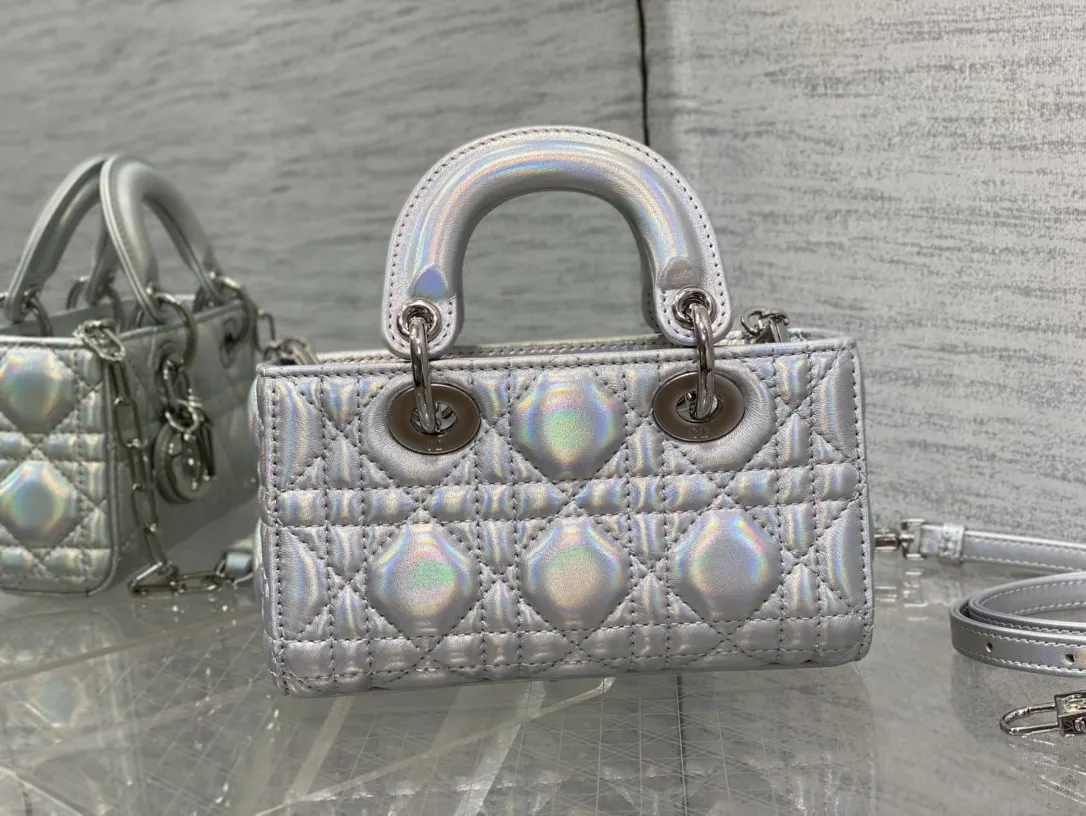 Dior 羊皮 復古时髦感超强 真是什么场合都可以把住 绝对是lad 鏈條包 精致鏈條款