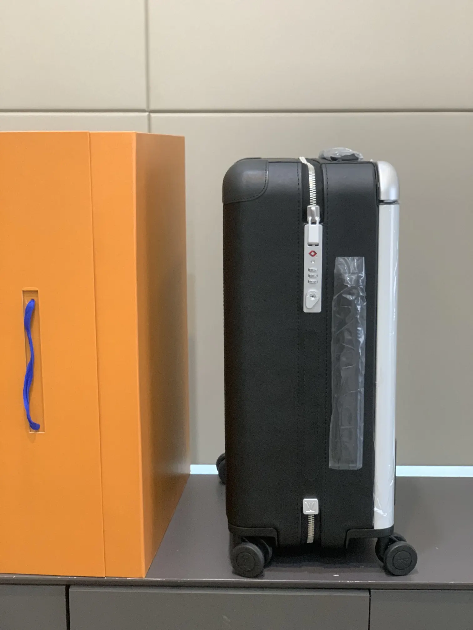 灰色 銀色 拉杆真皮包裹 行李箱 旅行拉杆款 輕便出行款