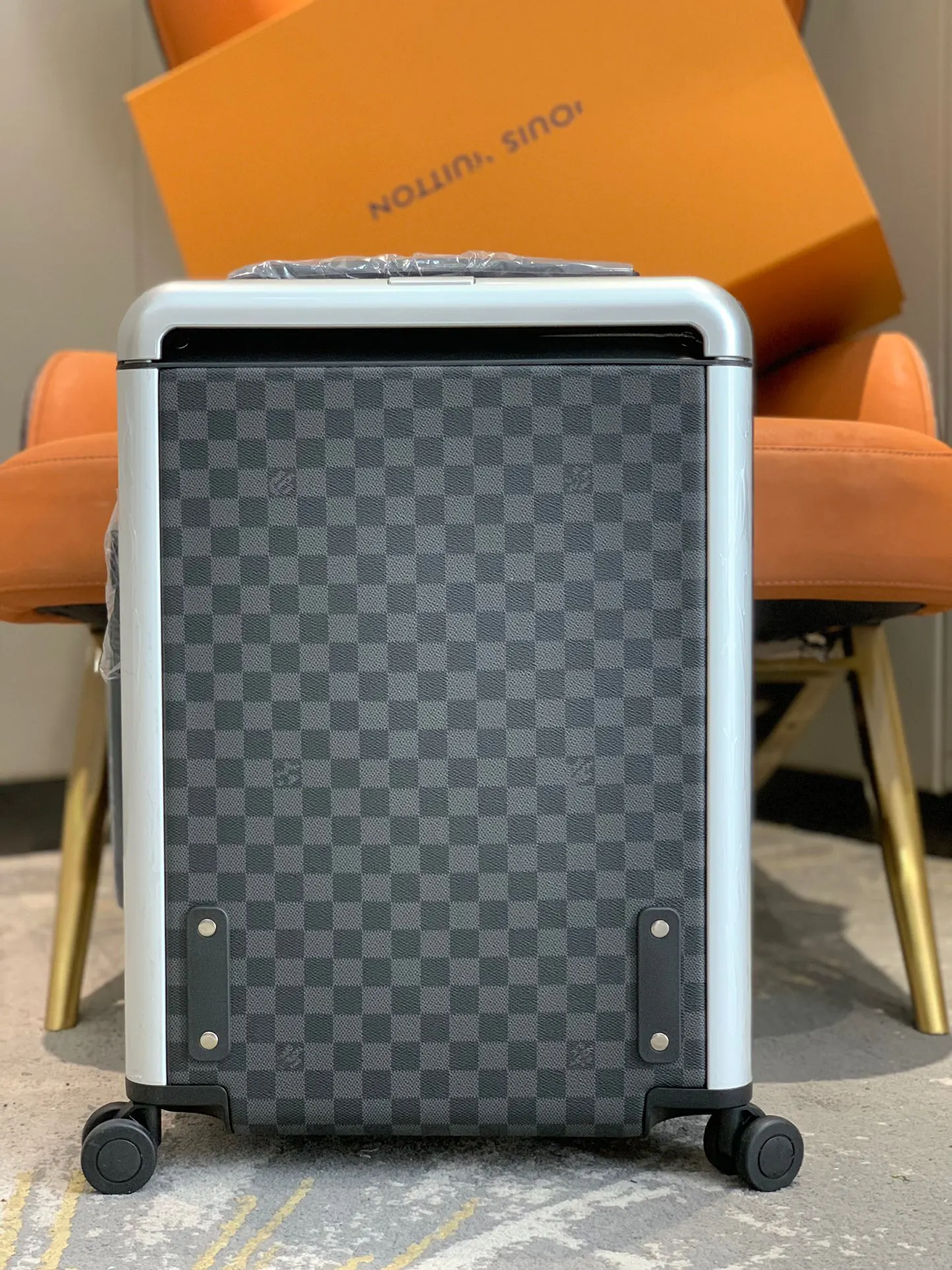 灰色 銀色 ￼ 箱 HORIZON 四轮拉杆箱 细 行李箱 旅行拉杆款 輕便出行款