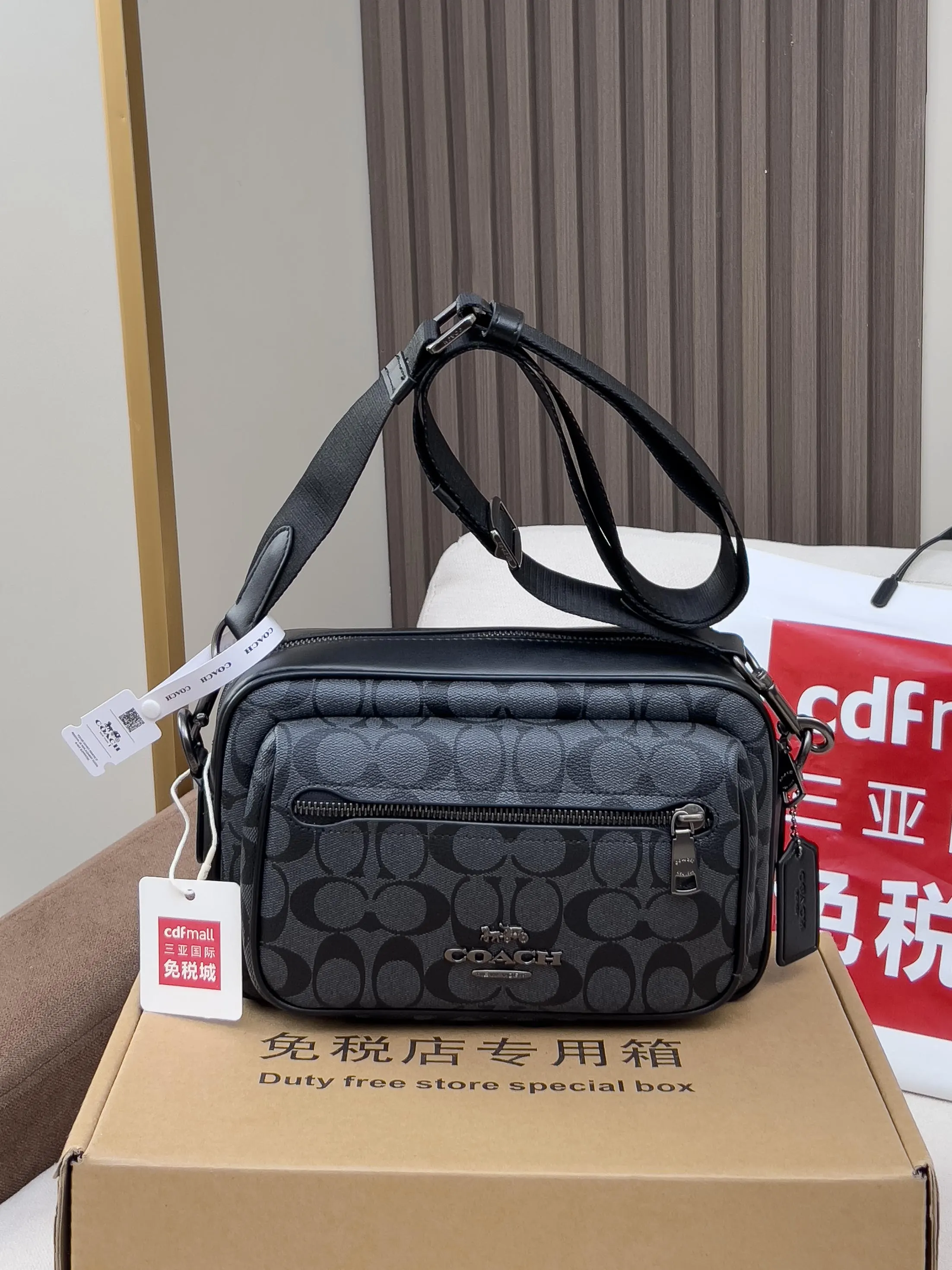 Coach 老花 图片 经典老花男士相机包 eli 斜挎包 轻便斜挎款