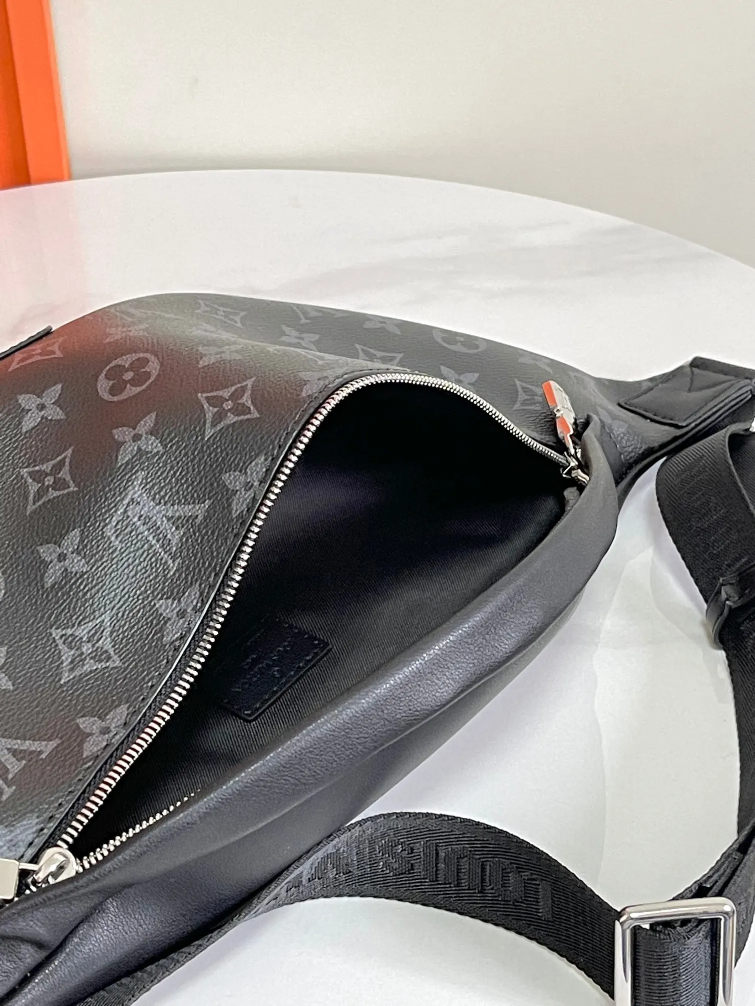 小牛皮 斜挎包 轻便斜挎款