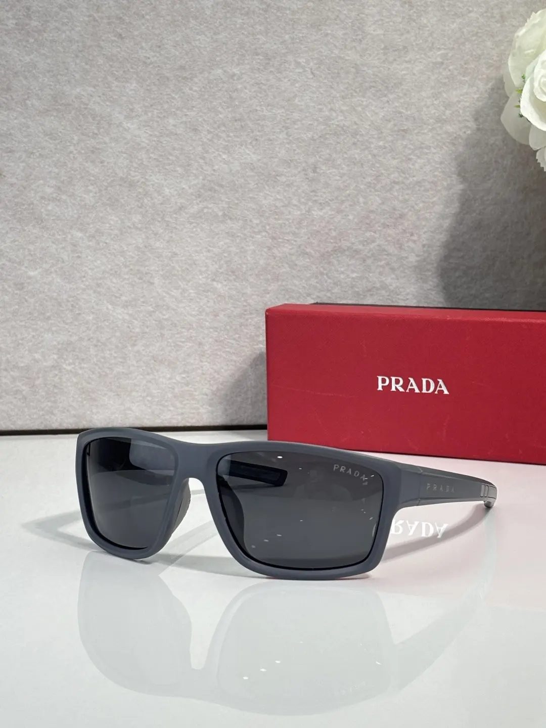 PRADA 8551 太阳眼镜 时尚遮阳款