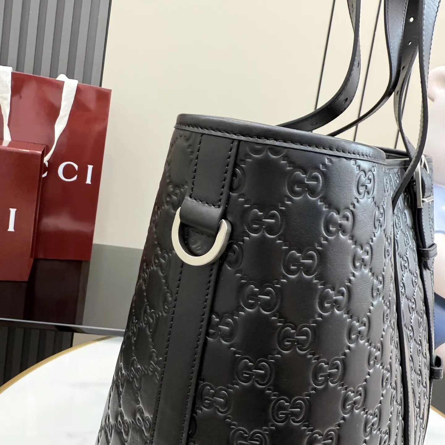 Gucci GG Emblem 黑色 皮革 托特包 大容量托特款