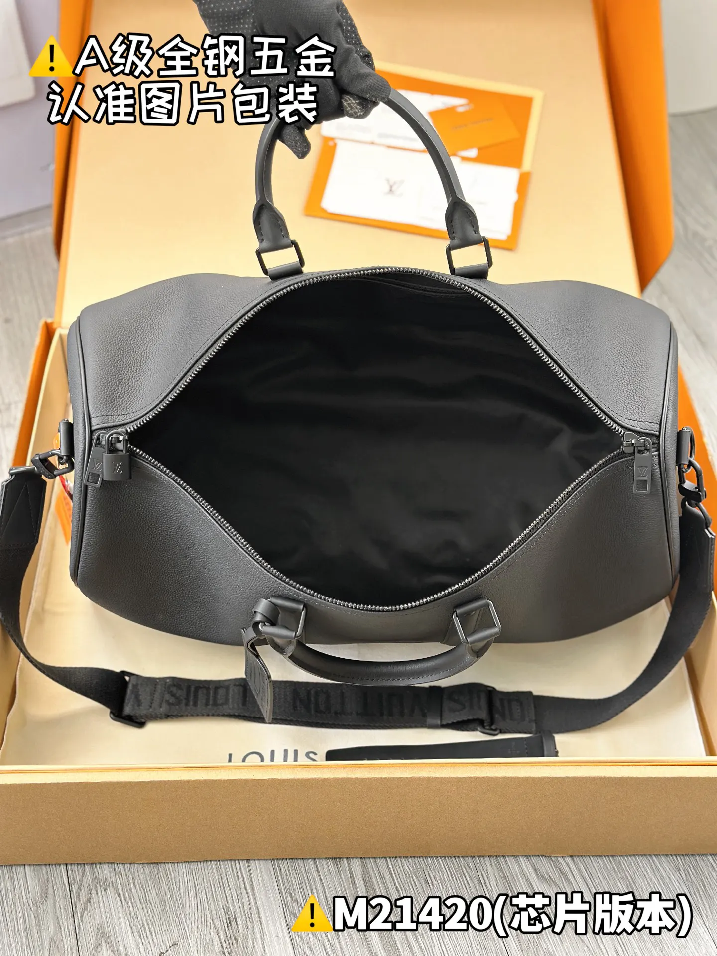 LV Keepall travel bag, large capacity travel model Image 9 LV Keepall travel bag, large capacity travel model Image 9