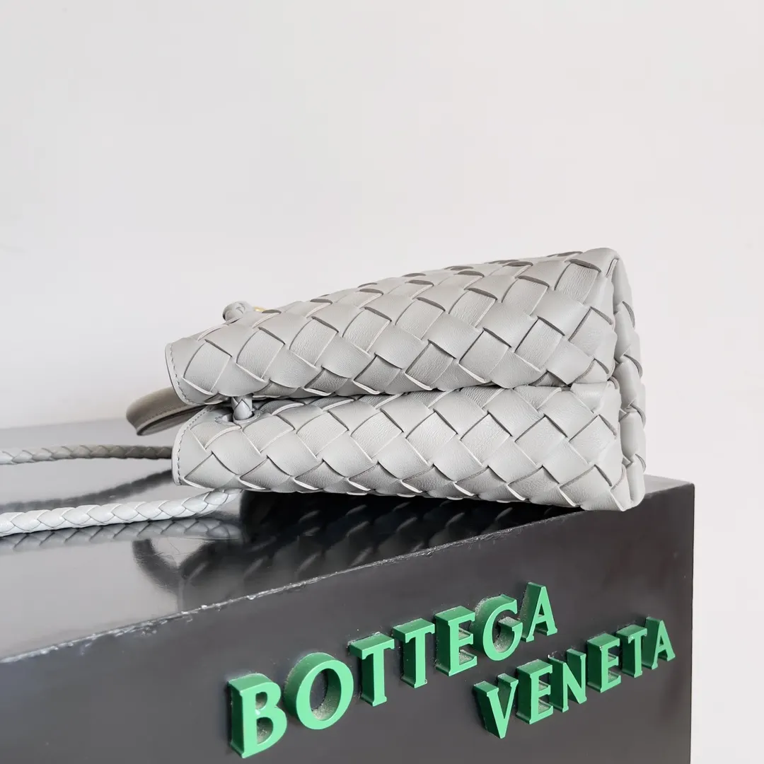 Bottega Veneta Andiamo 白色 编织手提包 精选款