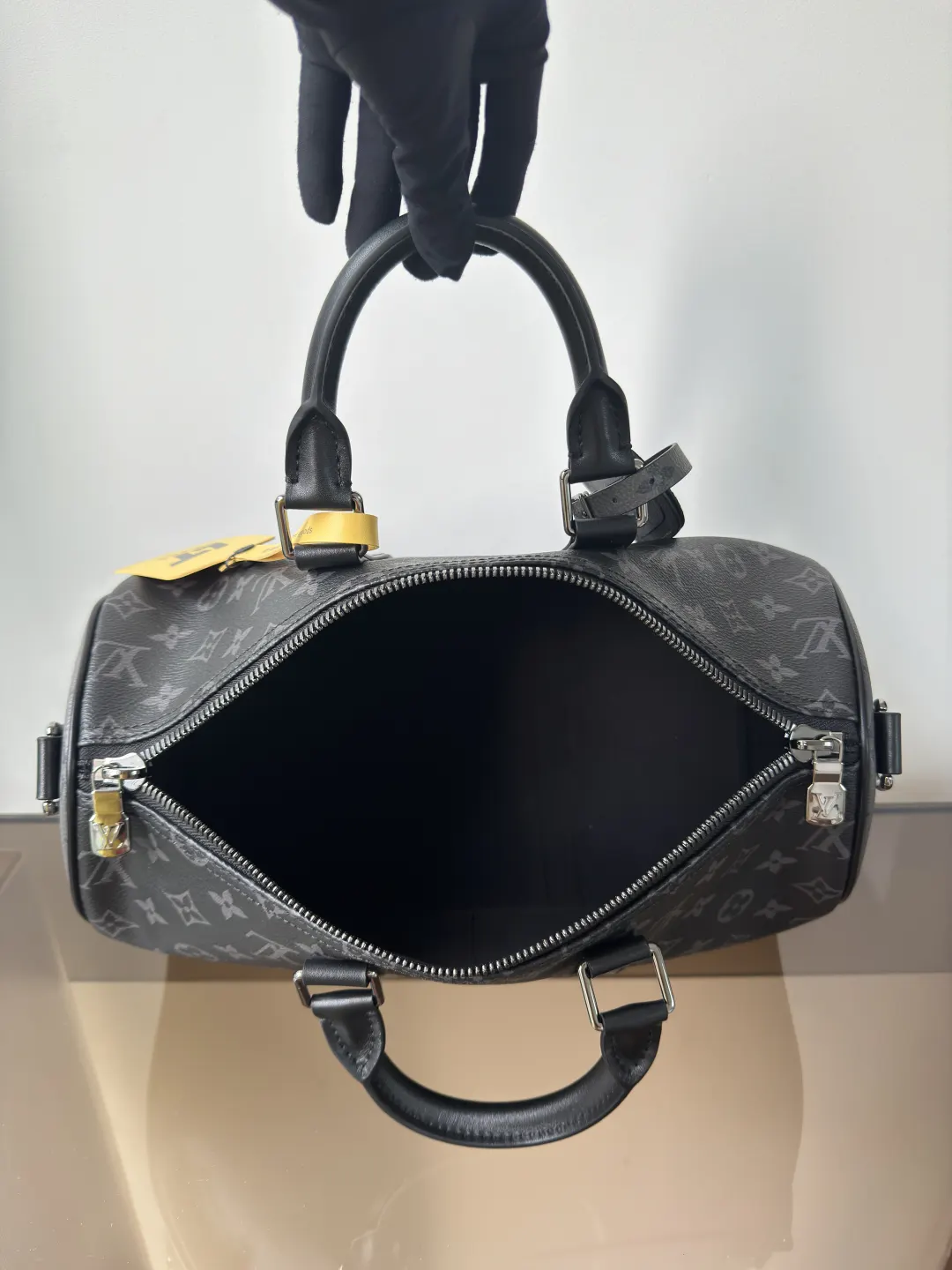 Fashion Item Travel Image 9 Fashion Item Travel Image 9