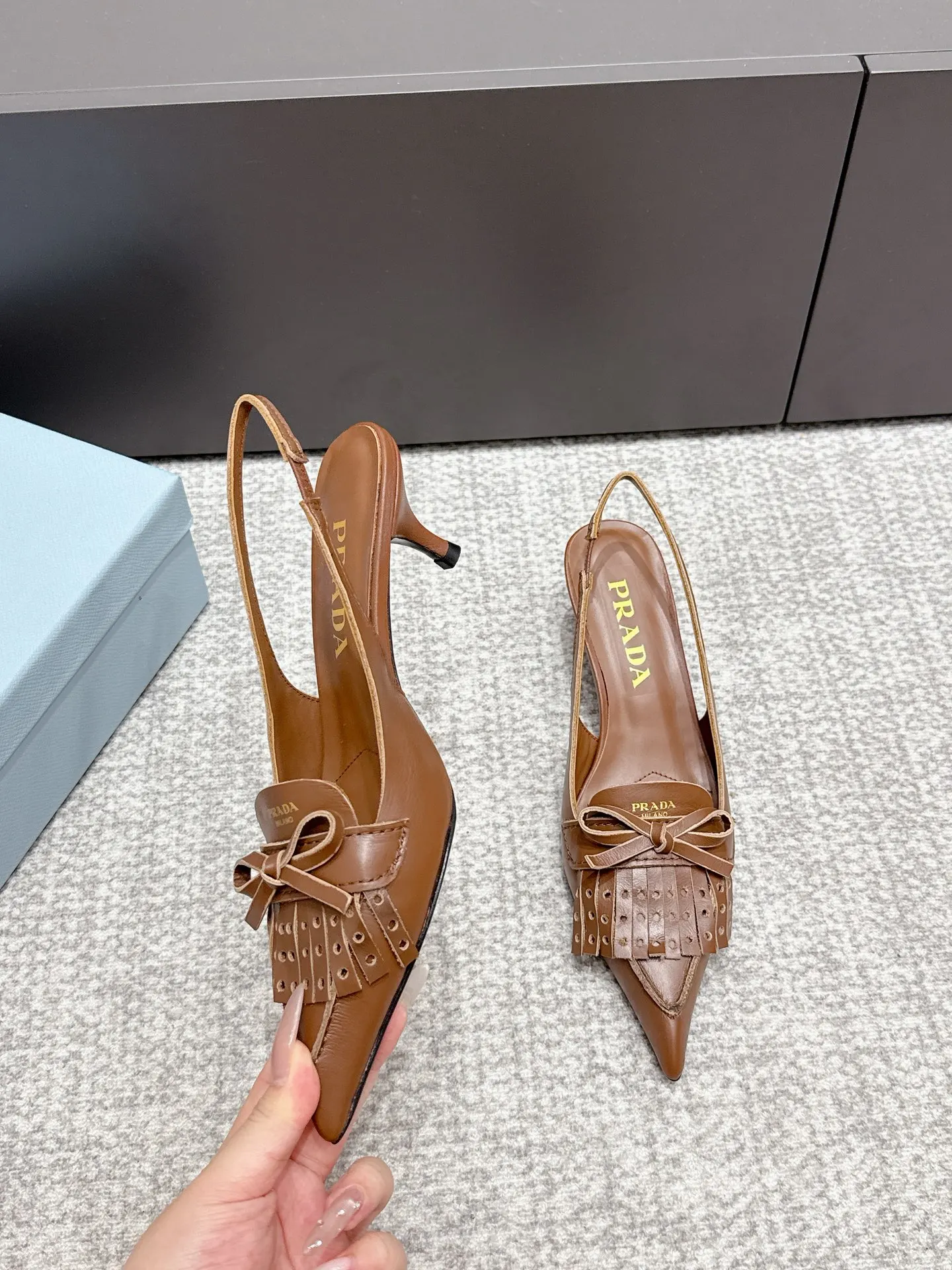 PRADA 牛皮 羊皮 休闲鞋 舒适百搭款