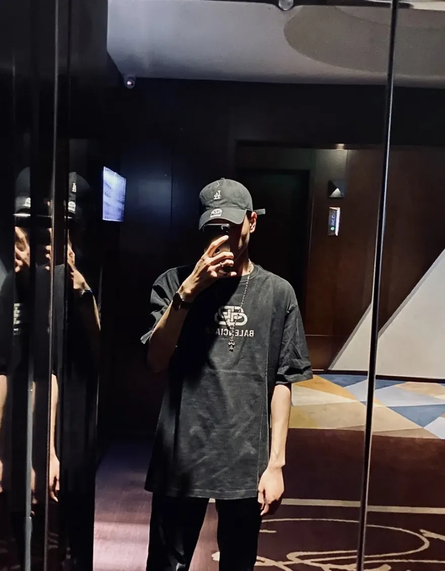 Balenciaga 短袖T恤