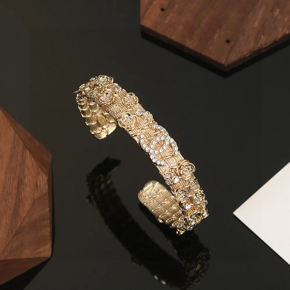 Chanel 手镯 精致腕饰
