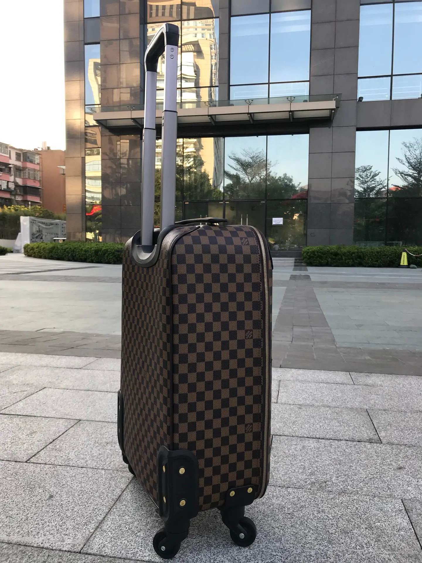 LV 帆布 超耐磨损万向轮 灵活出行 加厚全鋁合金 化妝包 便携收納款