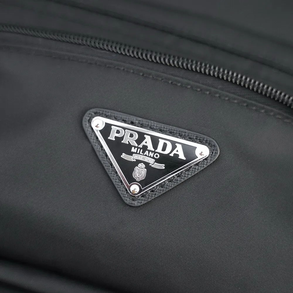 Prada 尼龍 十字纹牛皮 雙肩背包 輕便实用