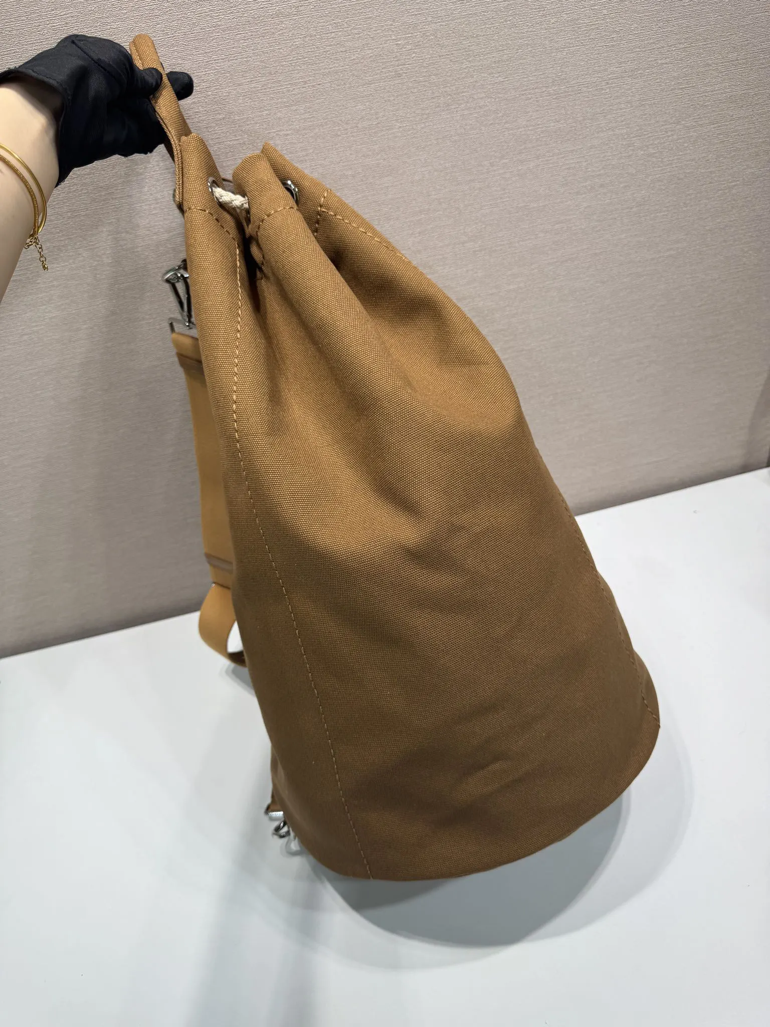 皮革 同色字母徽标刺绣注入独特经典格调 旅行包 大容量旅行款