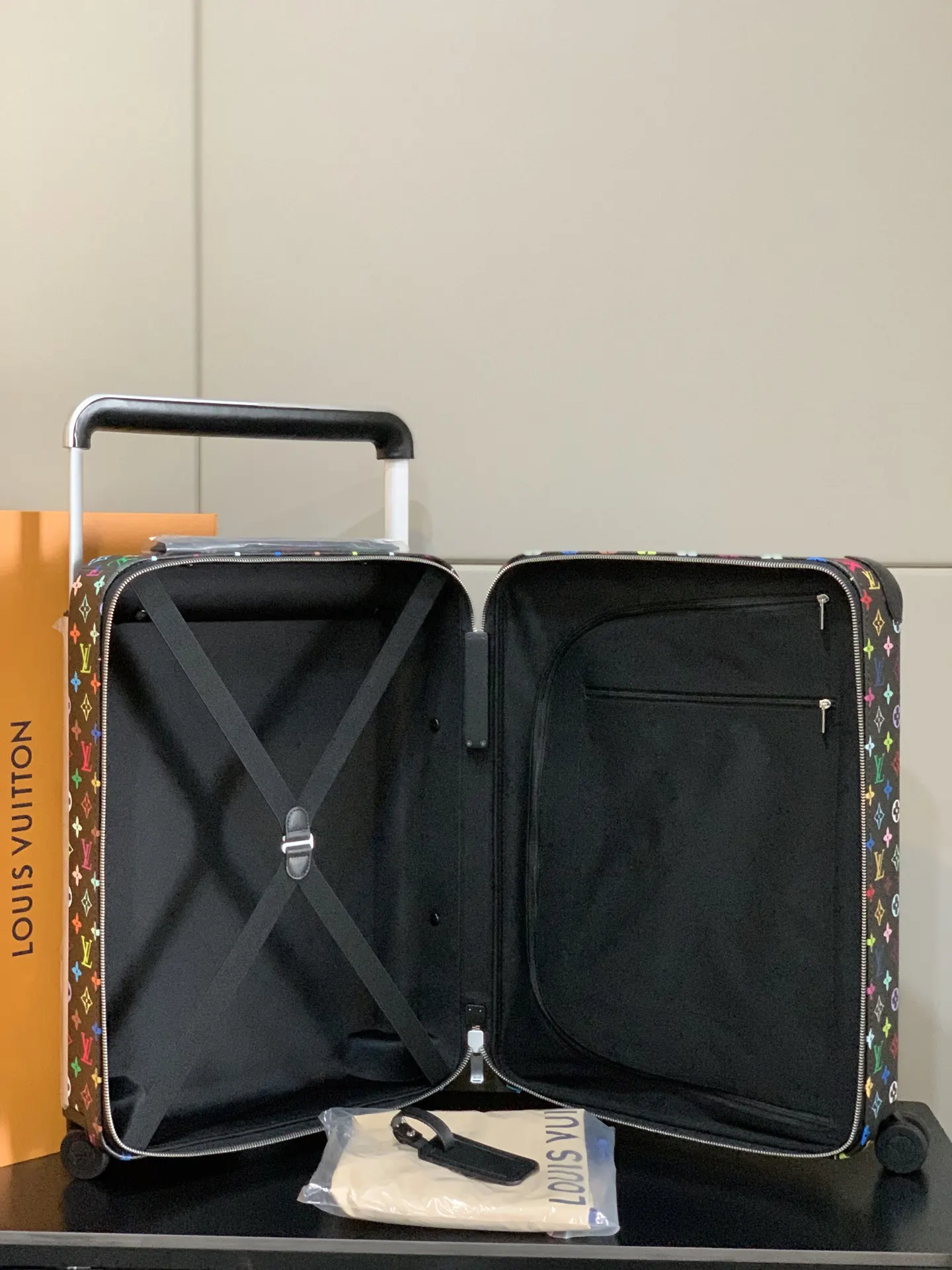 Gray Silver Suitcase Travel Lightweight Image 9 Gray Silver Suitcase Travel Lightweight Image 9