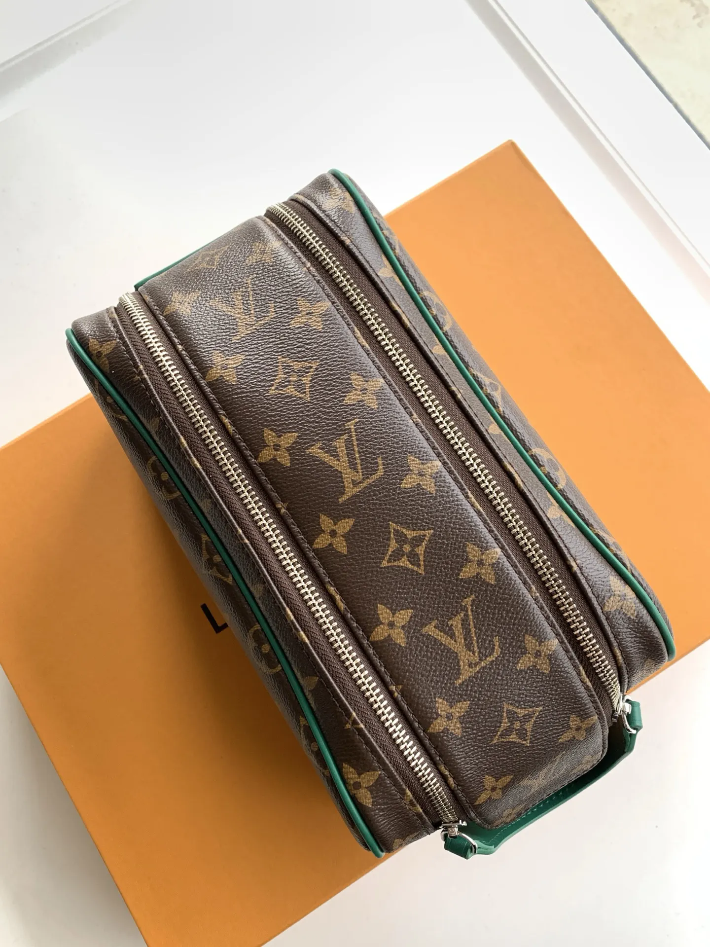 LV 牛皮 收納包 旅行收納款