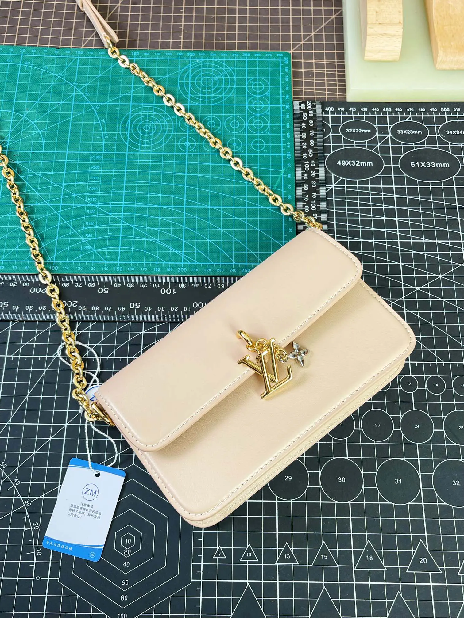 LV 牛皮 鏈條包 精致鏈條款