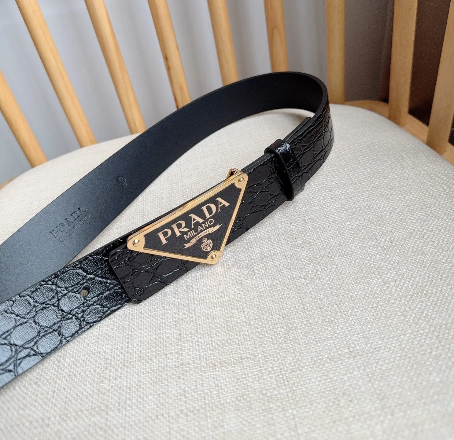 Prada 腰带 通勤搭配