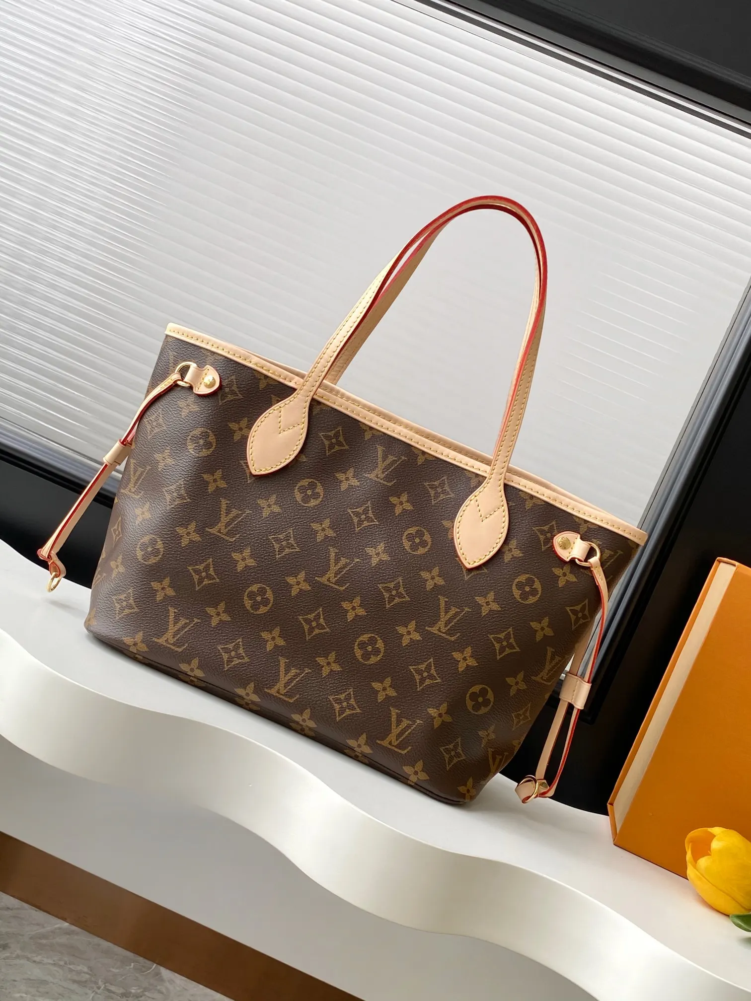 LV Neverfull 金色 牛皮 手拿包 精致手拿款