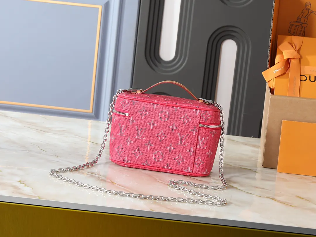Louis Vuitton Cosmetic Pouch Leather Image 2 Louis Vuitton Cosmetic Pouch Leather Image 2