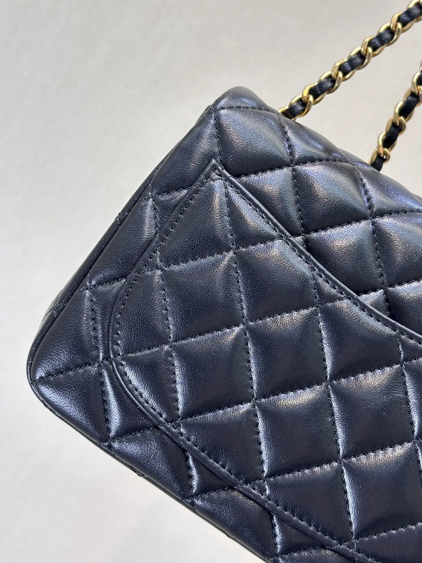 Chanel 蓝色牛皮链条包 迷你斜挎