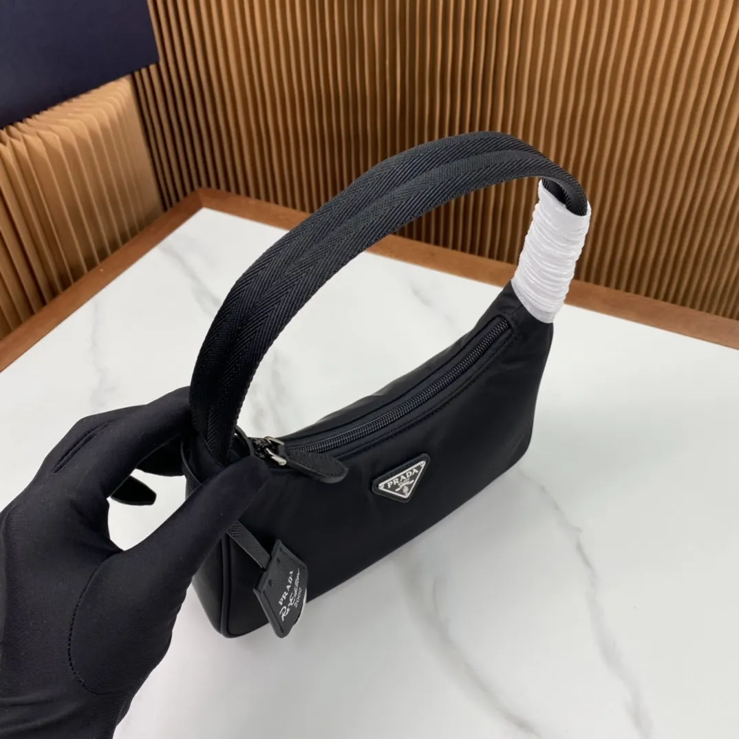 Prada Re-Nylon 1NE515 腋下包