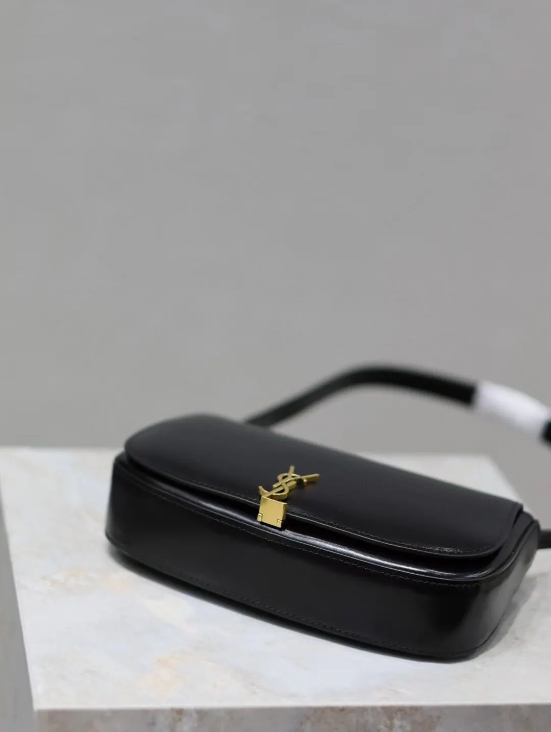 精品 黑 金 腋下包 復古腋下背款