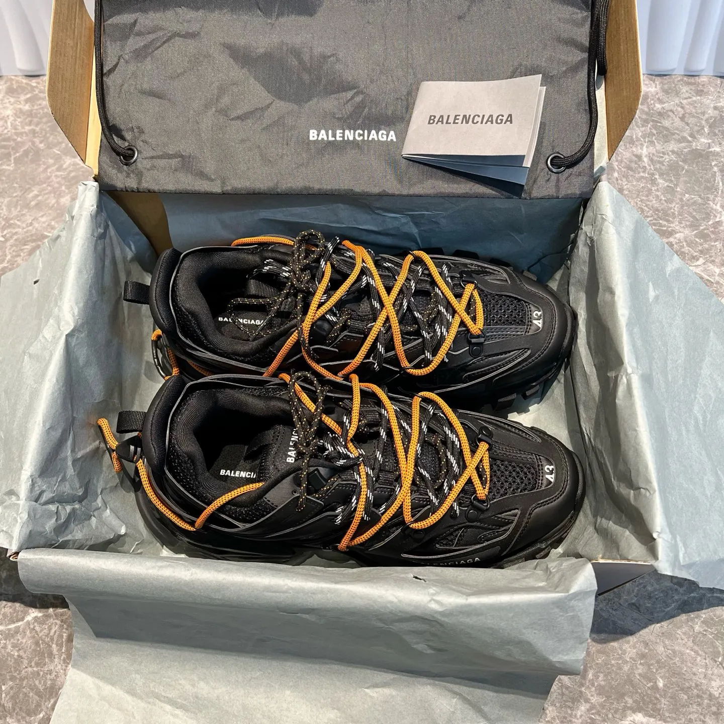Balenciaga 單肩包 日常搭配