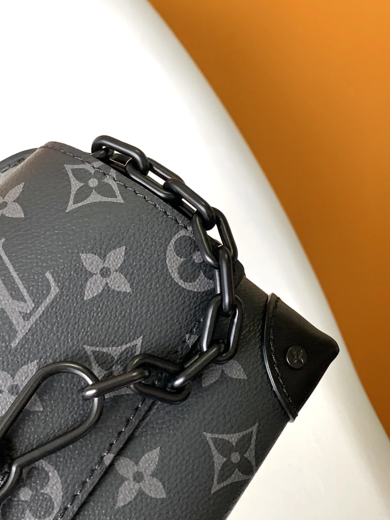 LV chain bag, shoulder crossbody model Image 6 LV chain bag, shoulder crossbody model Image 6