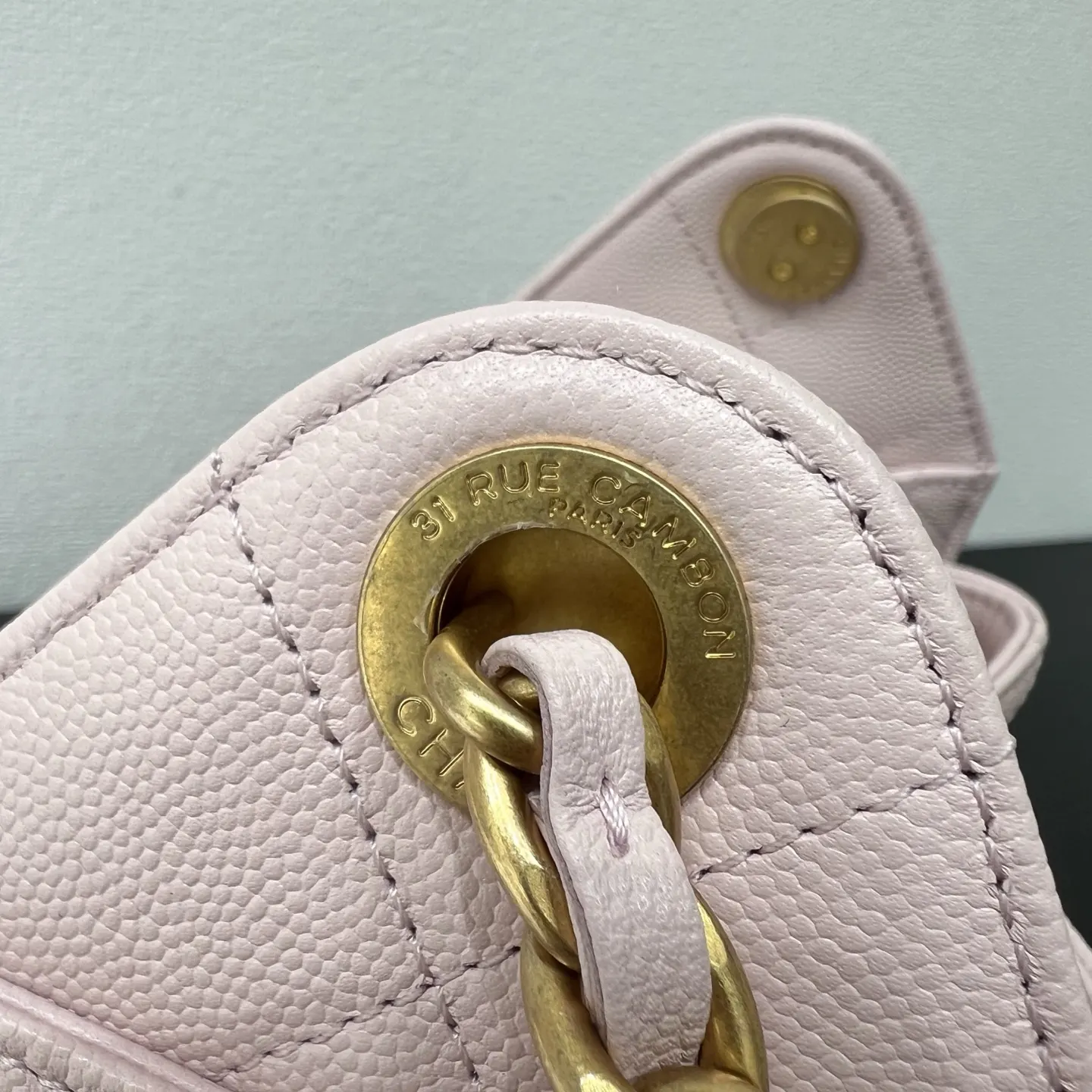 CHANEL 22 Bag 粉色牛皮链条包 小号款 复古款