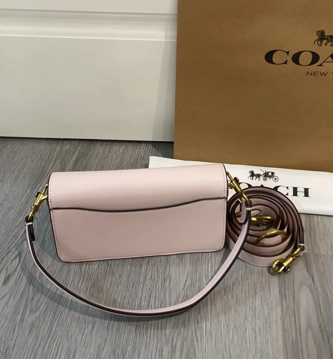 Coach 粉色 金色 牛皮 收纳包 旅行收纳款