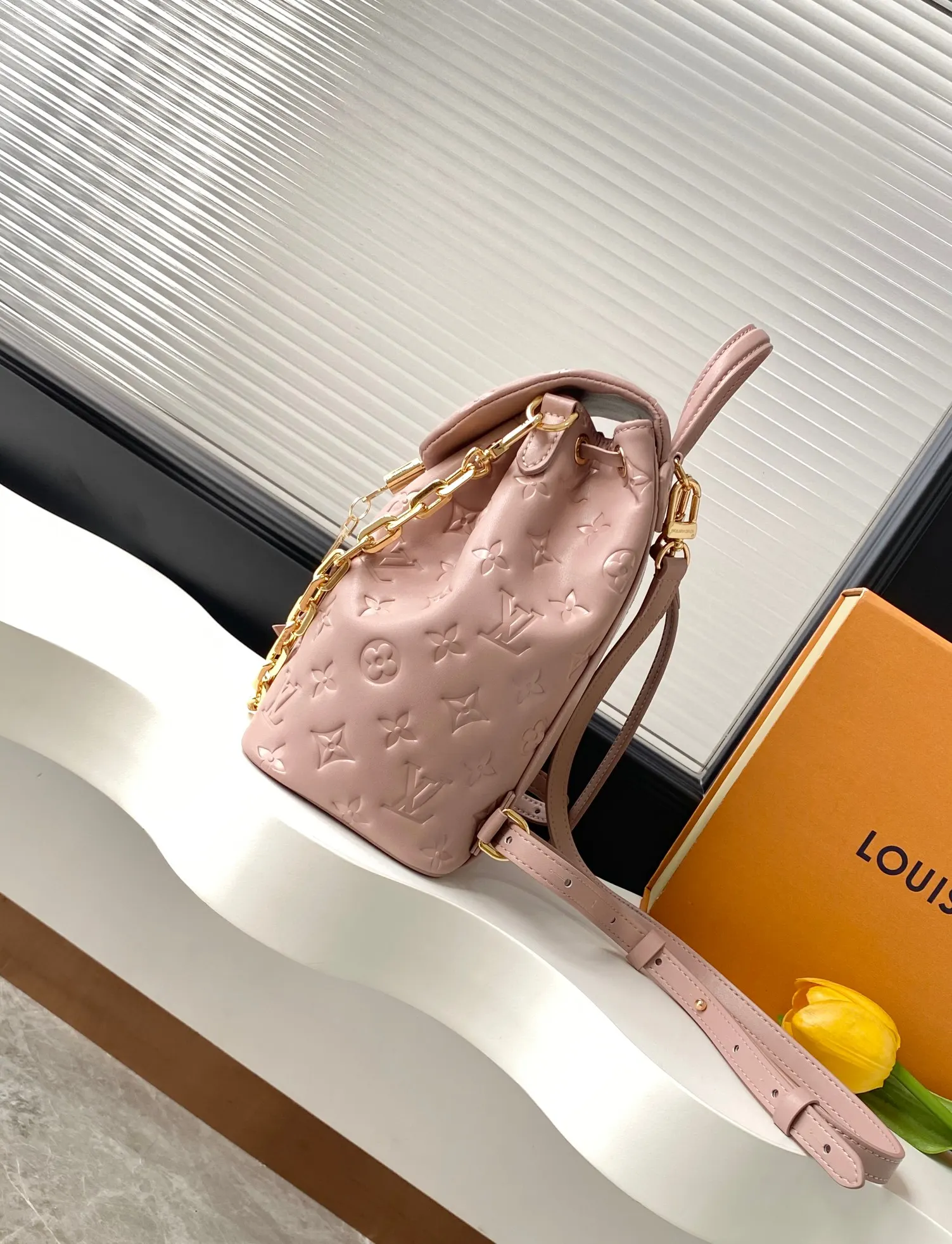 LV 黑色 粉色 牛皮 双肩包 实用双肩款