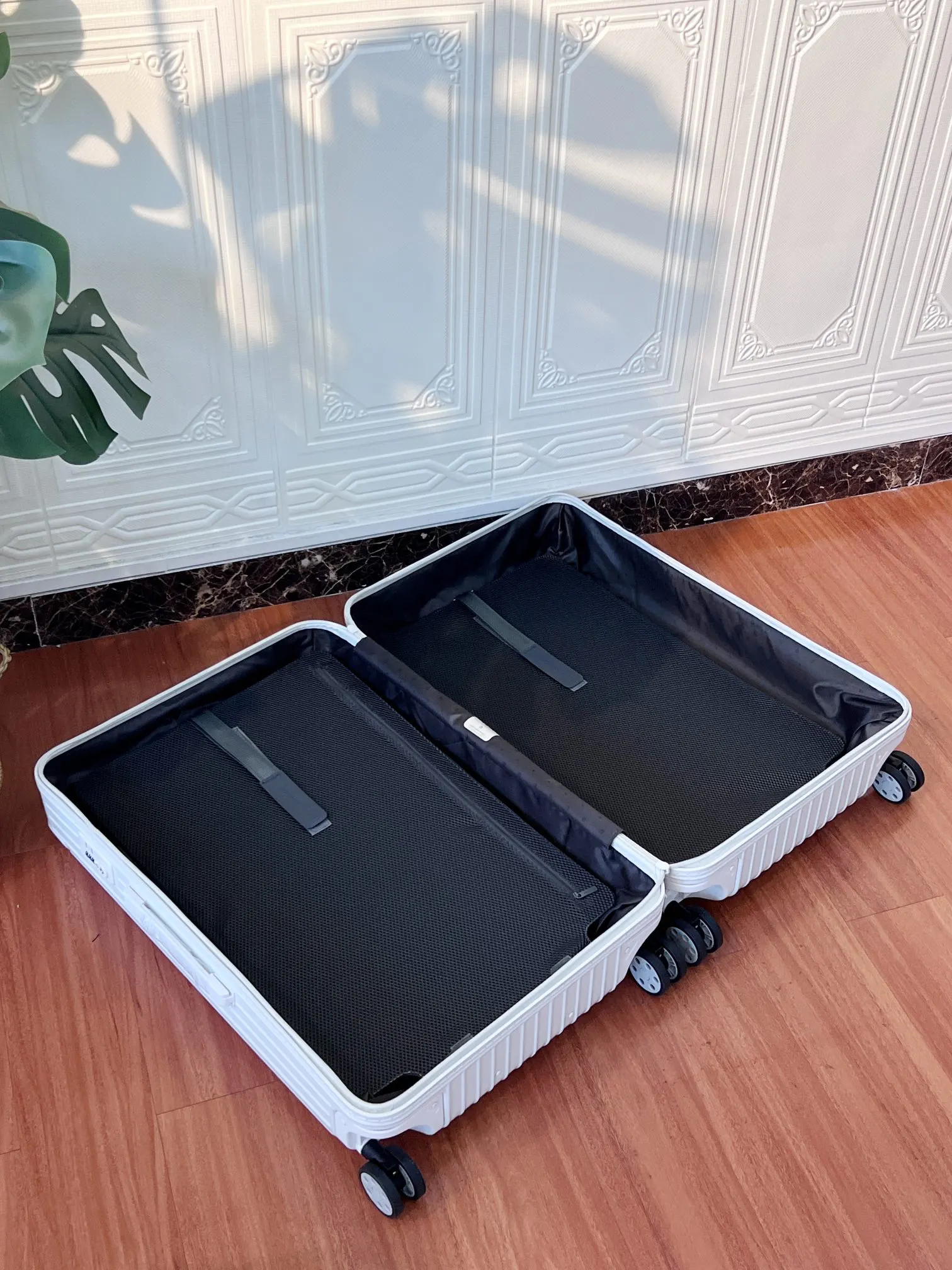 黑色 白色 日默瓦rimowa拉杆箱行李箱登机箱旅行箱方胖子運動 旅行拉杆款 輕便出行款