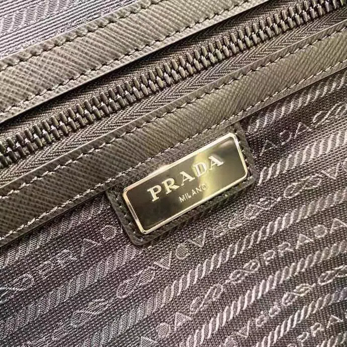 Prada Re-Nylon 黑色 皮革 Saffiano 十字纹 手提包