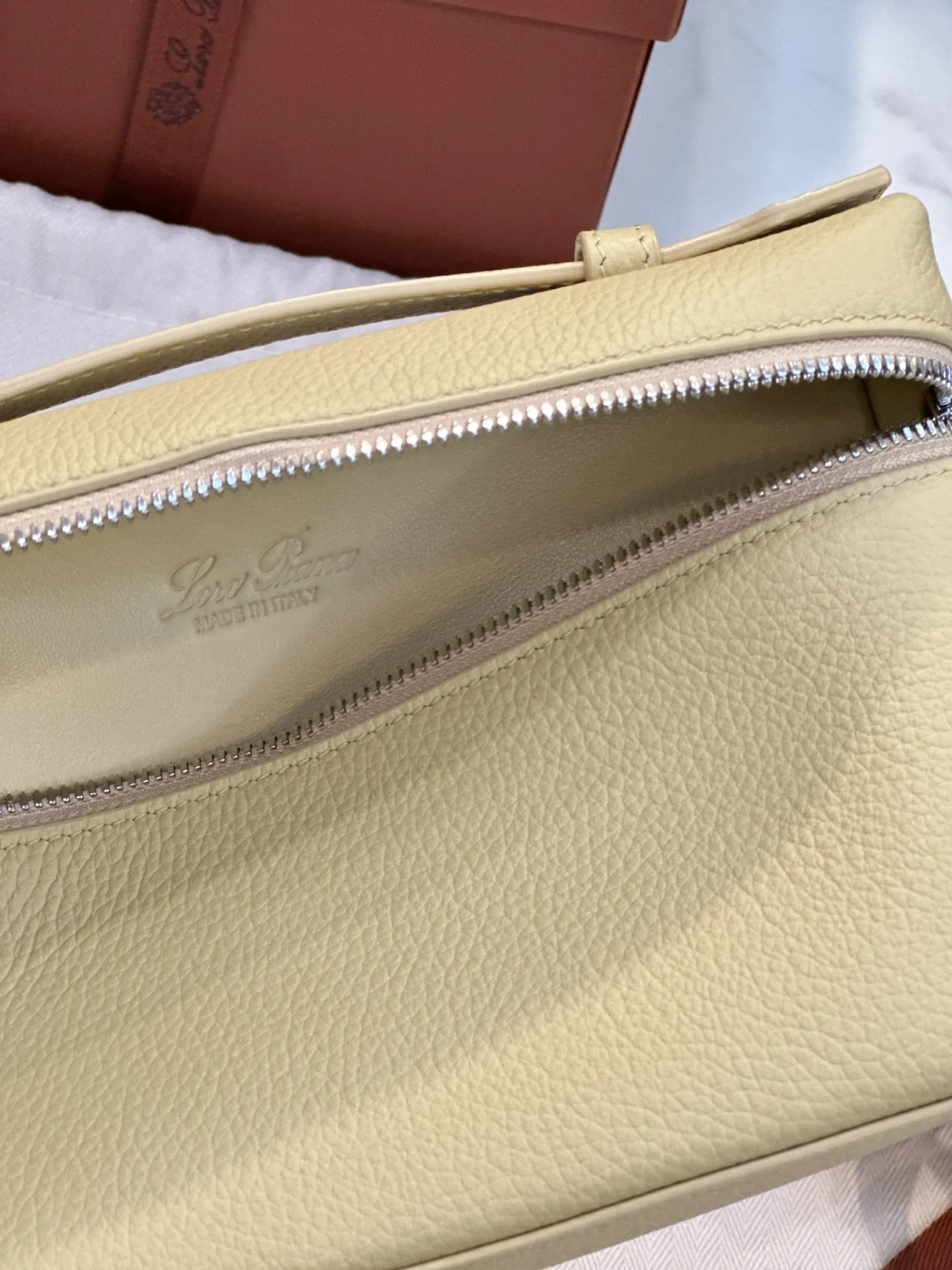 黃色 小牛皮 Loro Piana Extra Poket 手拿包 精致手拿款