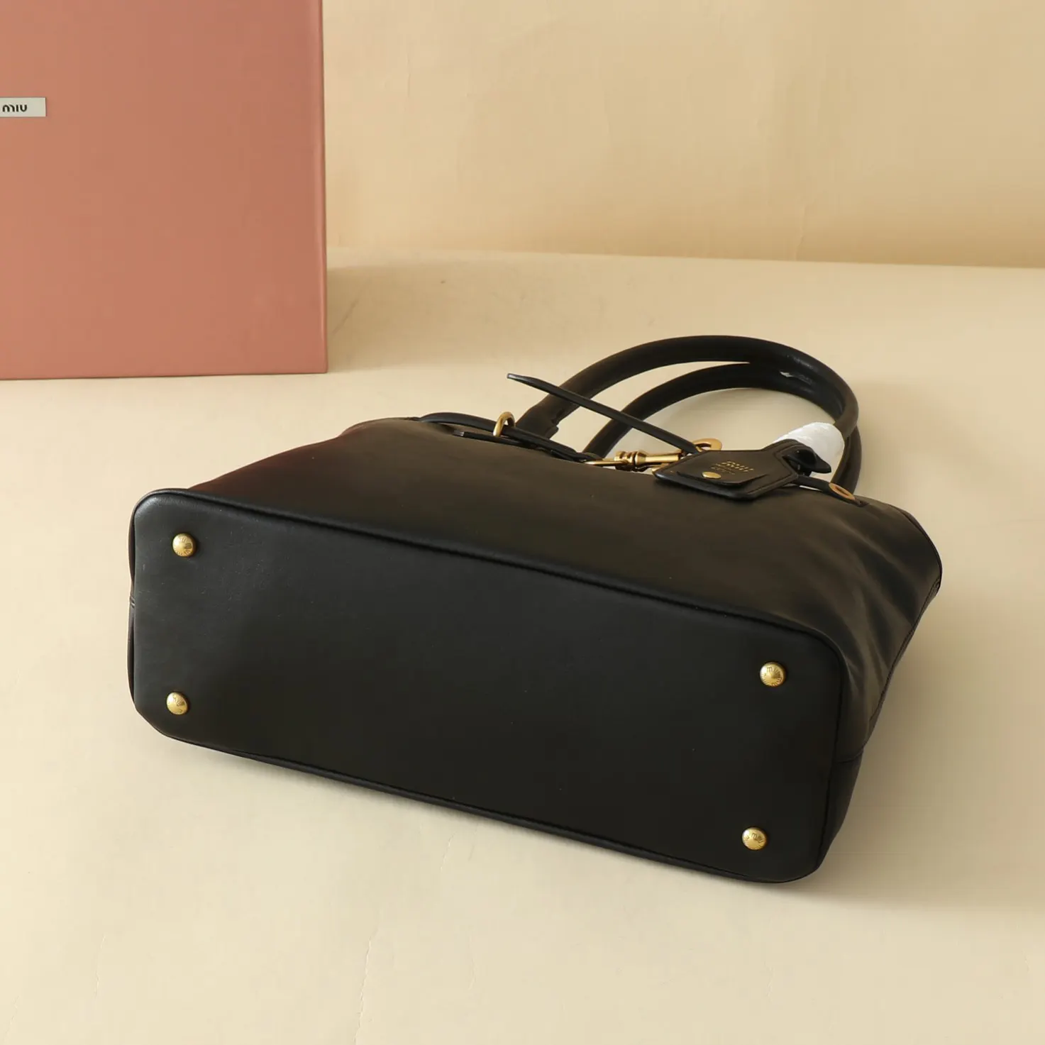 Miu Miu 金色 牛皮 配饰 精选款