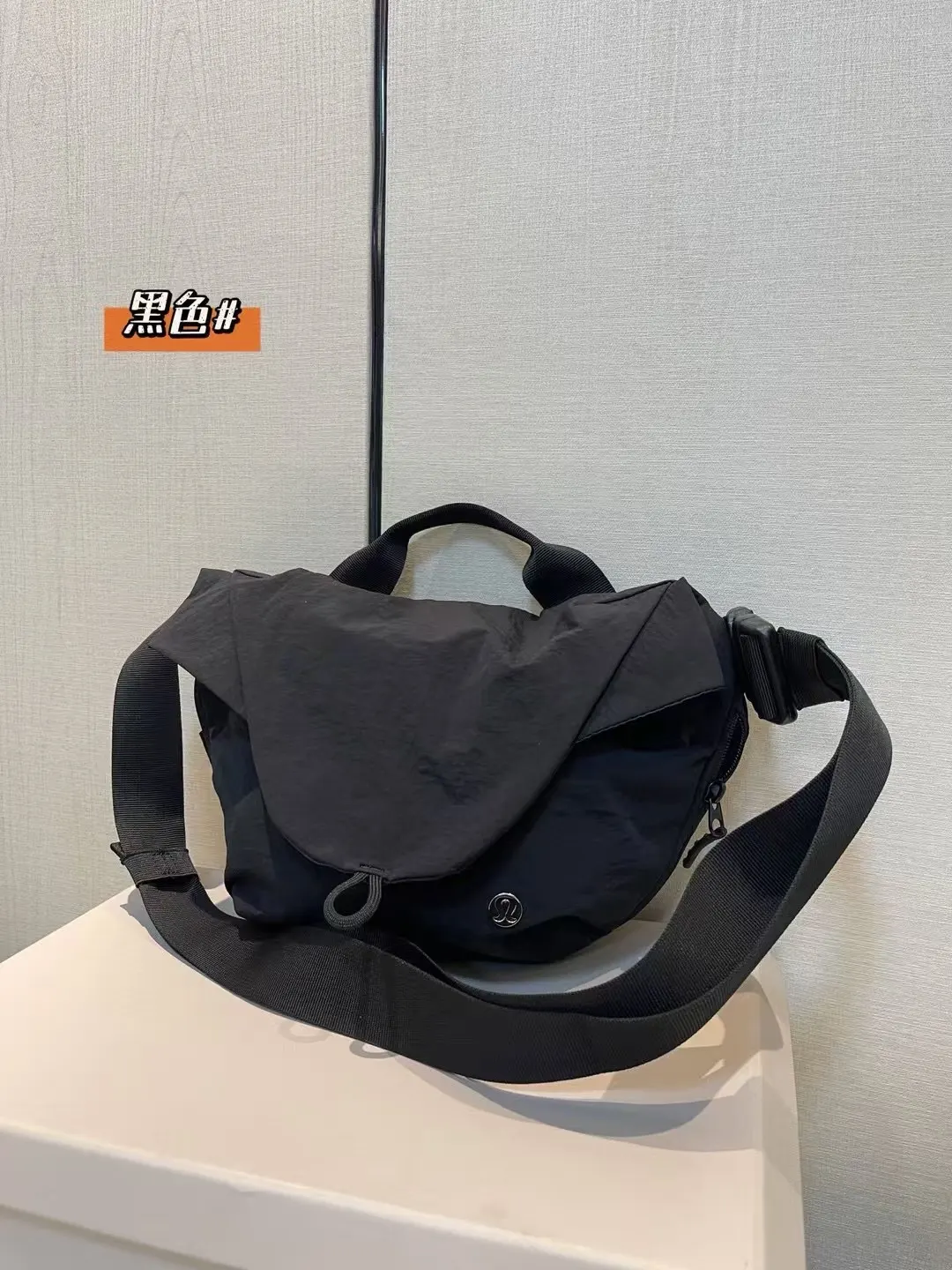 黑色 Lululemon Curved Cross 腰包 休閒腰包款