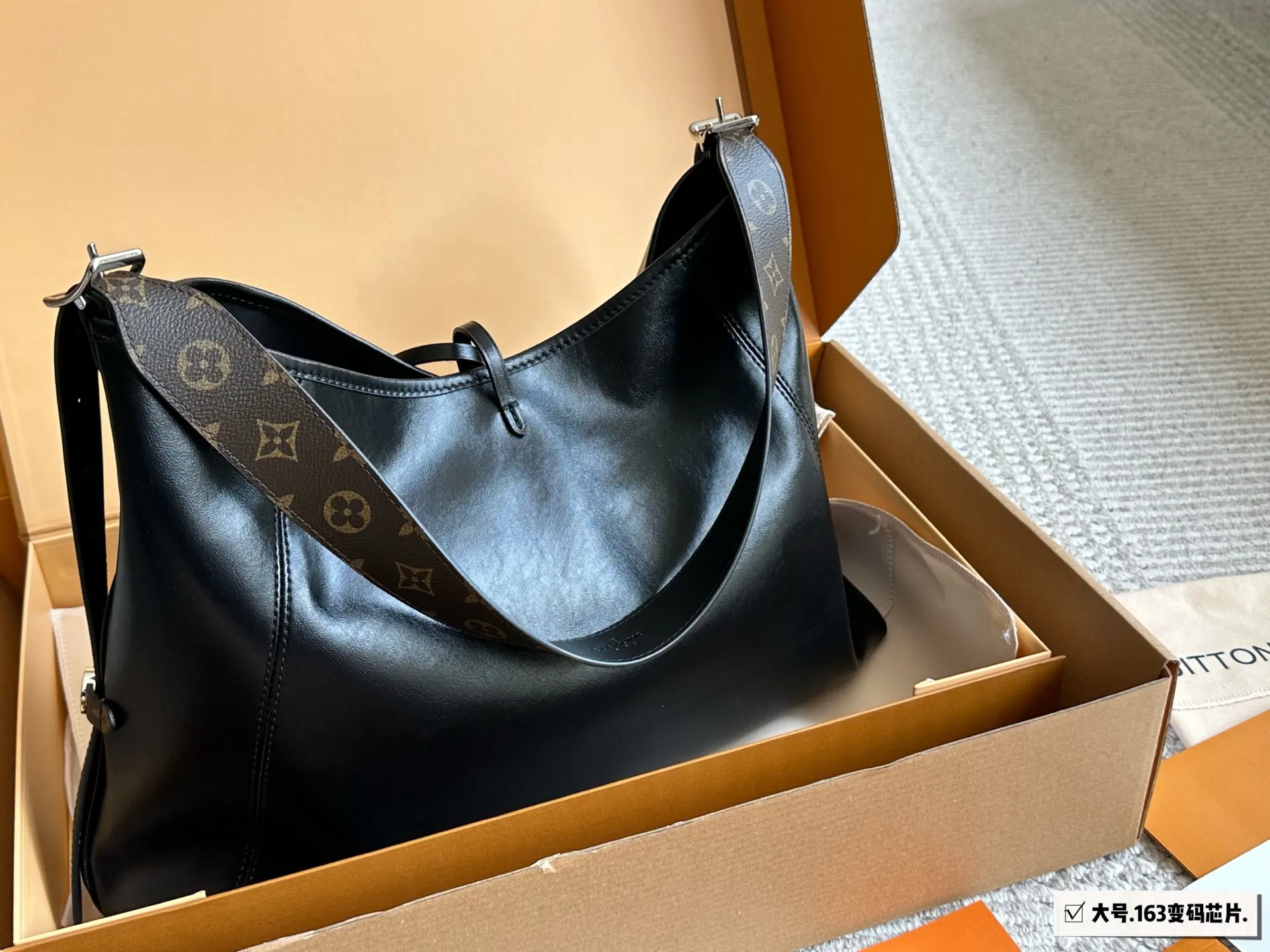 CarryAll 羊皮 斜背包 輕便斜挎款
