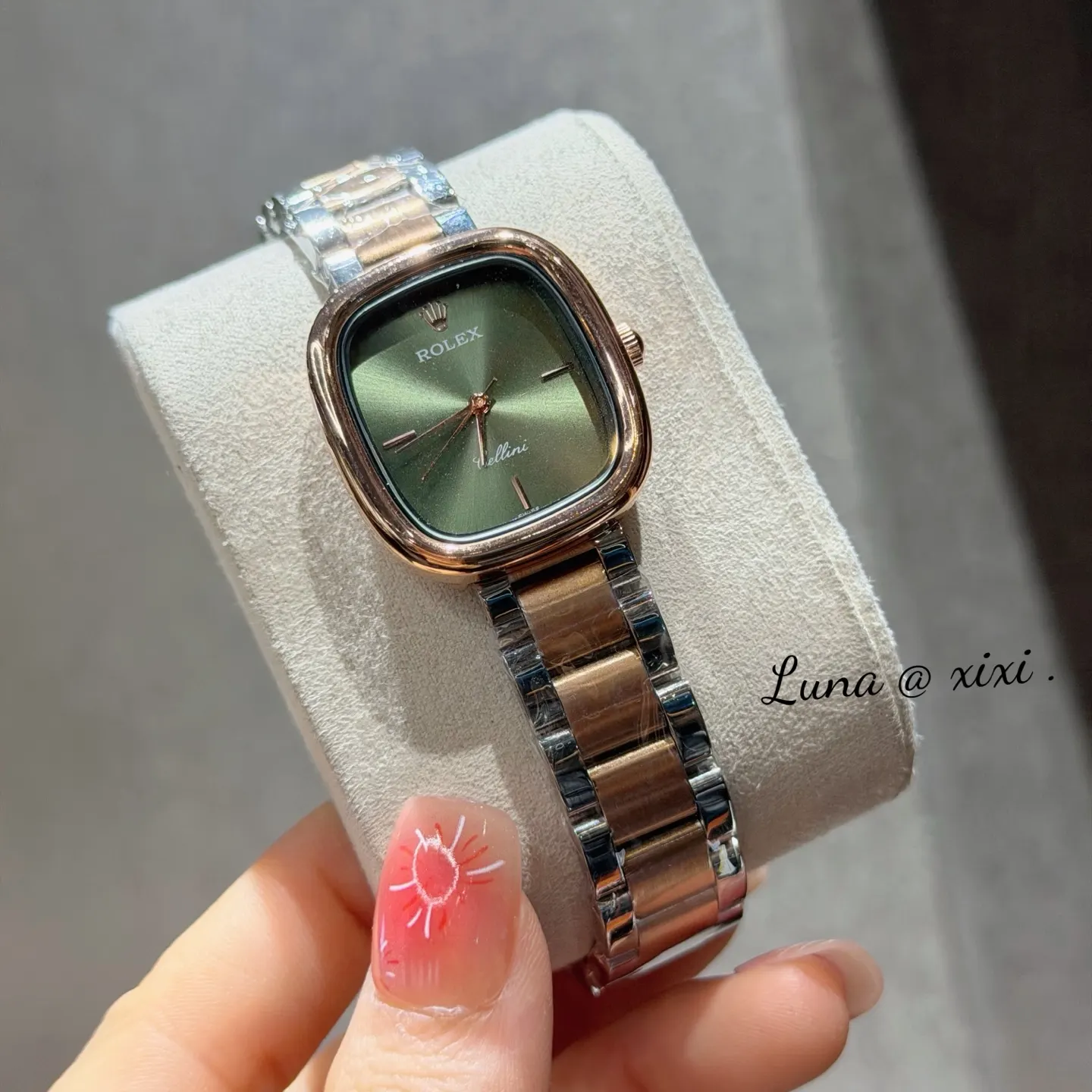 Rolex 小牛皮 小牛皮钢带搭 蝴蝶扣 不显浮华的风格广受女神喜爱 逐 手表 经典腕表款