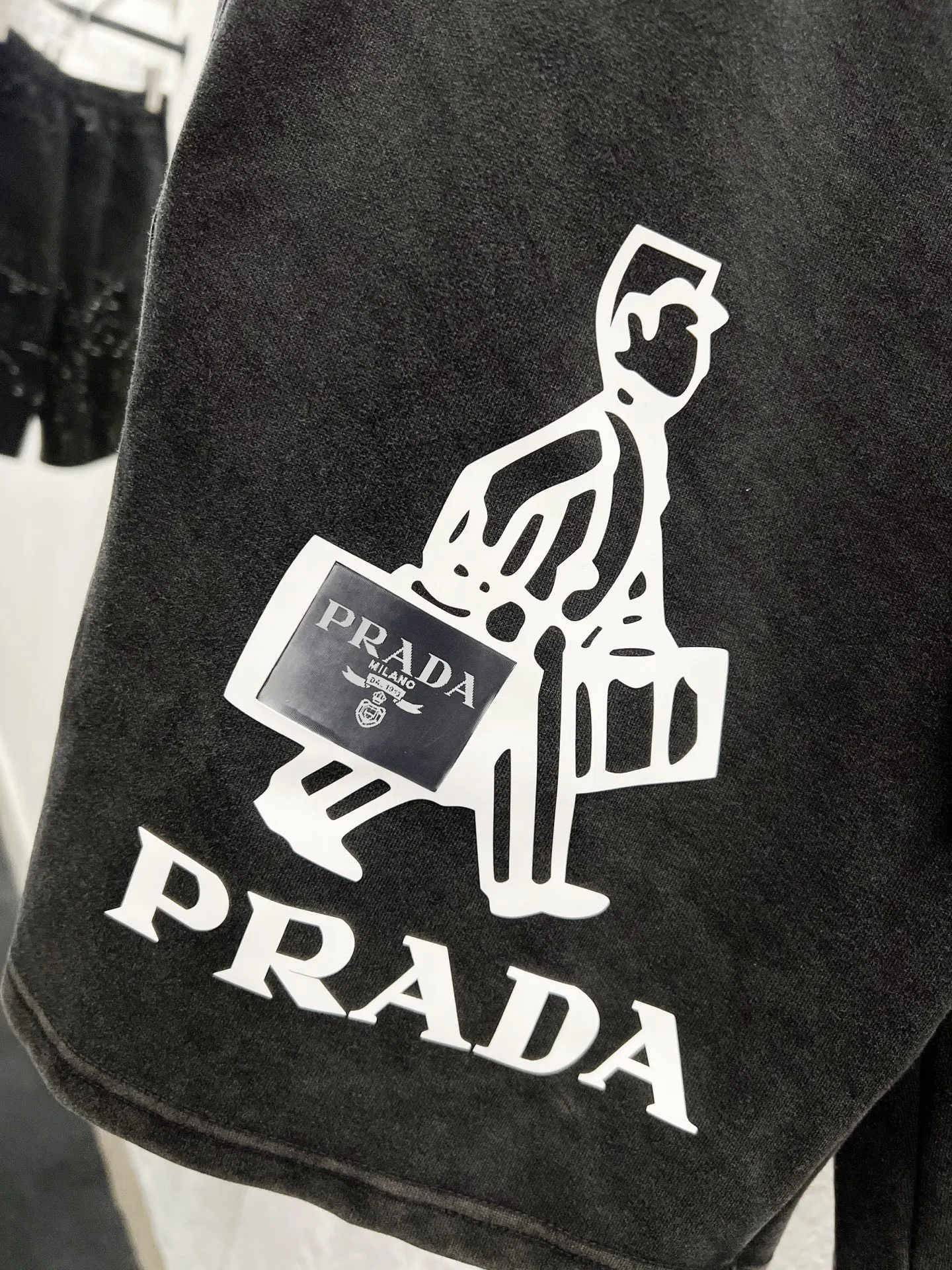 PRADA 短裤 休闲宽松款