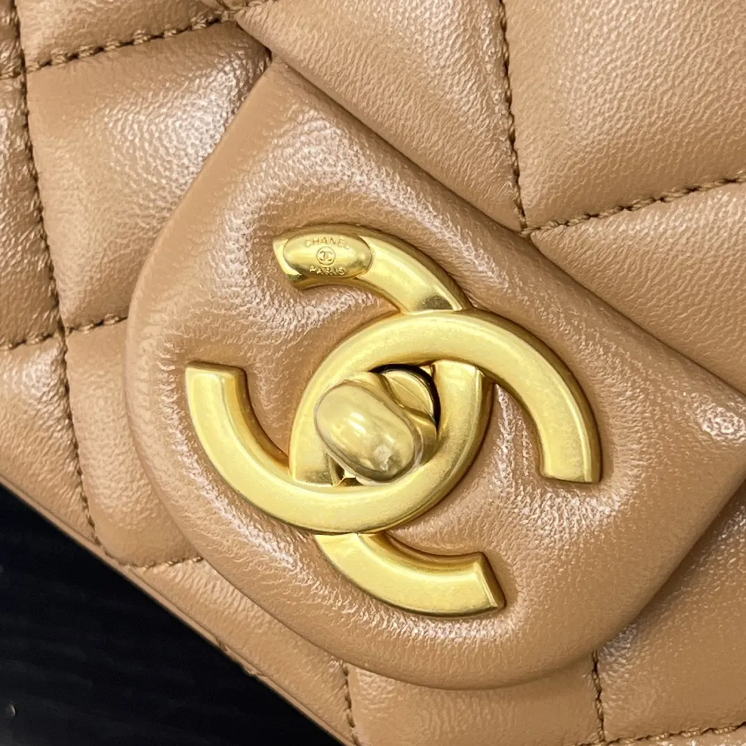 Chanel 棕色小羊皮菱格链条包 复古